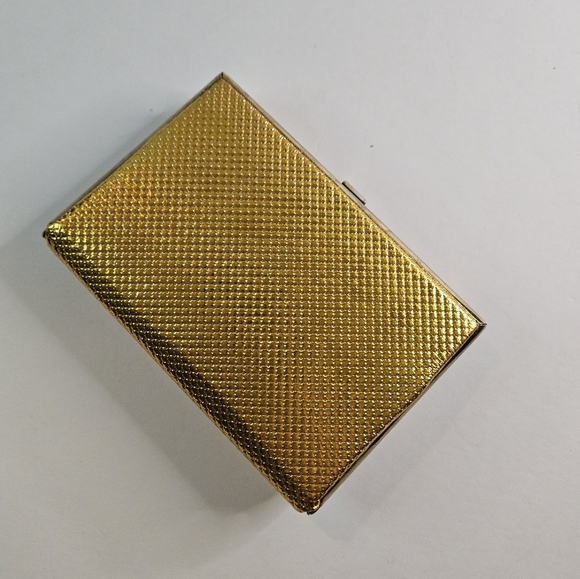 Vintage Gold Faux Metal Small Clutch With Clasp 6 X 4 X 1 - Picture 2 of 5